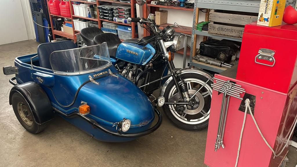 Goldwin GL 1000 K3 met Watsonian, Motoren, Cardan-aandrijving, 4 cilinders, Motorrijbewijs A, Gebruikt