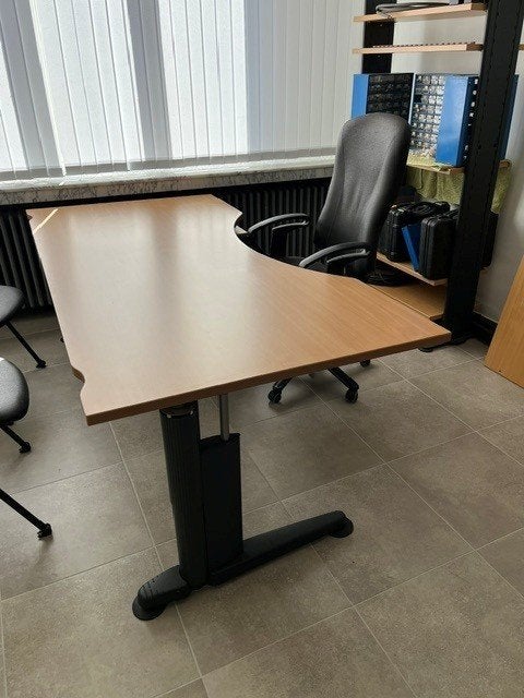 Bureau met stoelen, Ophalen