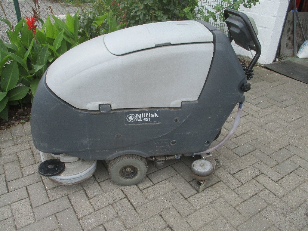 Schrob - en veegmachine  NILFISK, Ophalen, Gebruikt, Nilfisk