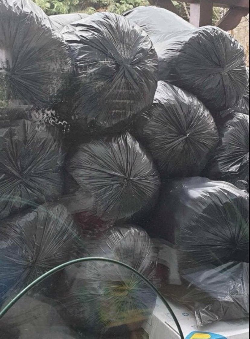 TE KOOP partij kleding, Ophalen, Zo goed als nieuw
