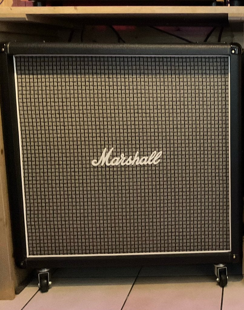 Marshall 1960 BX Celestion V30 UK-made 4x12 guitar cab, Muziek en Instrumenten, Ophalen, Zo goed als nieuw