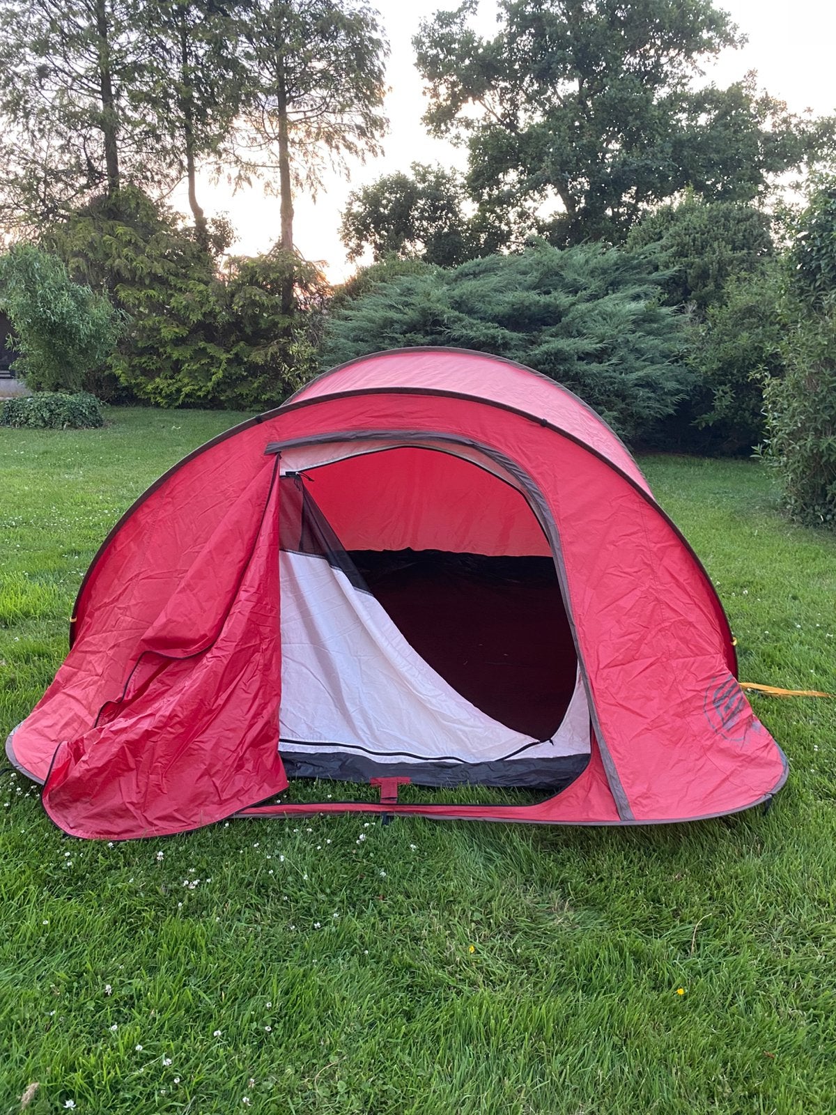 Quechua 4 personen, Caravans en Kamperen, Tenten, Ophalen, Zo goed als nieuw