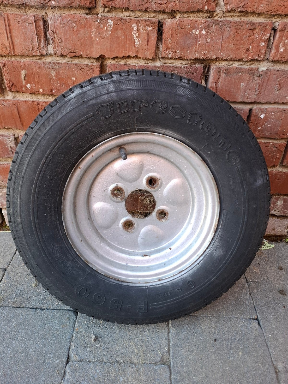 Firestone F-560 145 R10 – band met velg voor remork, Ophalen