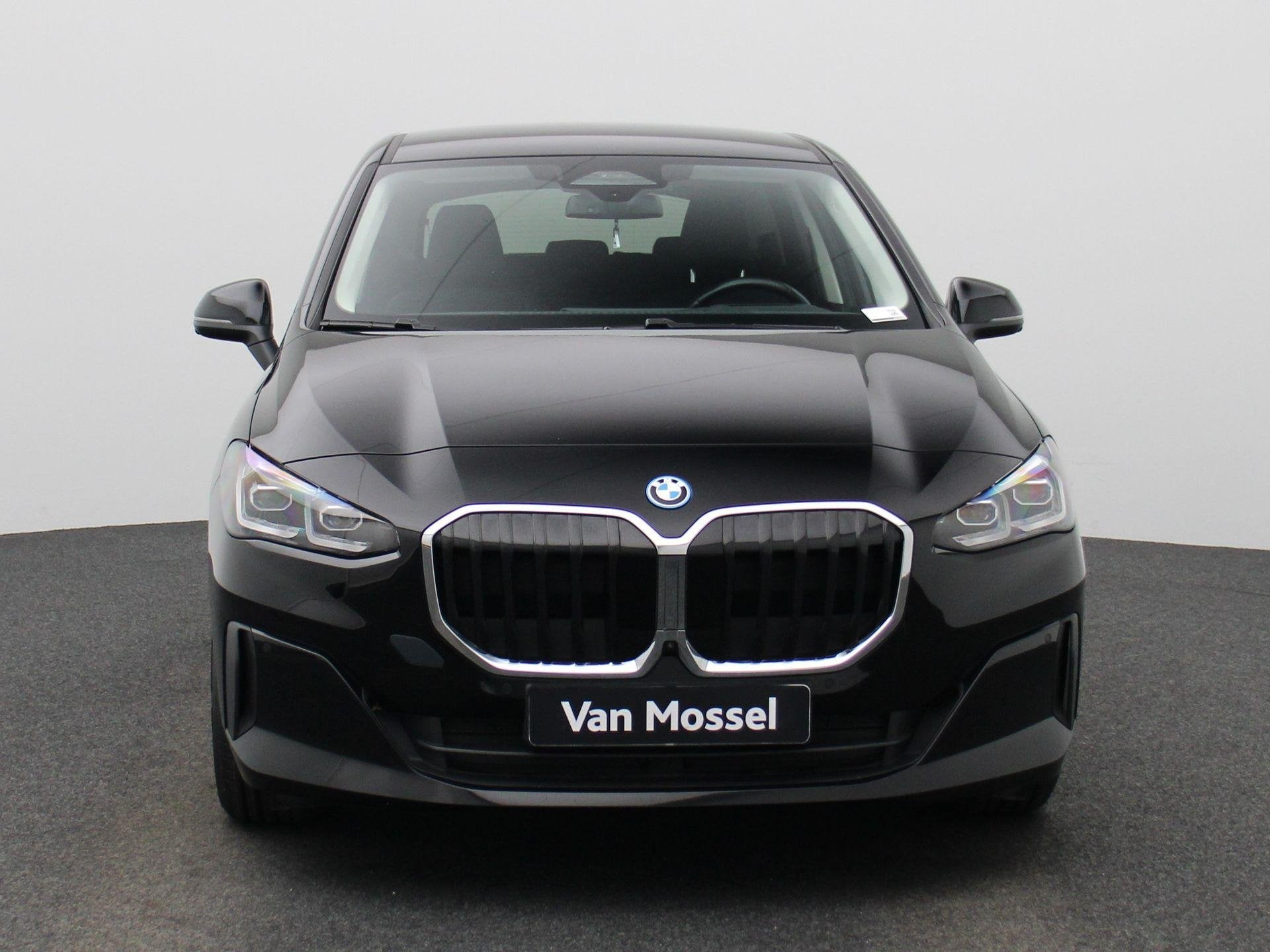 BMW 2 Reeks Active Tourer 225e xDrive STUUR- EN ZETELVERWARM, Auto's, BMW, Automaat, 245 pk, Gebruikt, Zwart