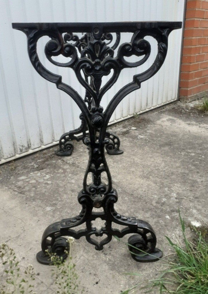 Ancienne armature fonte table cafe OU jardin, Enlèvement