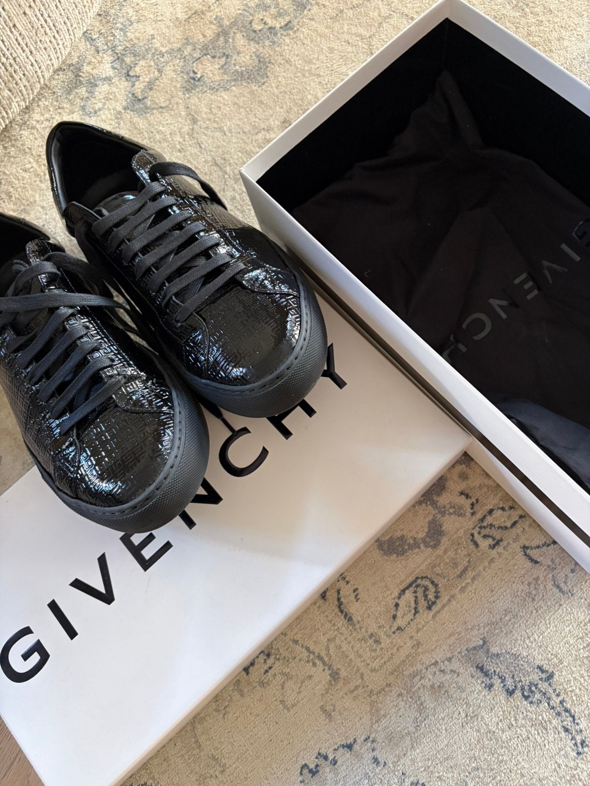 Givenchy sneakers, Ophalen of Verzenden, Zo goed als nieuw, Sneakers