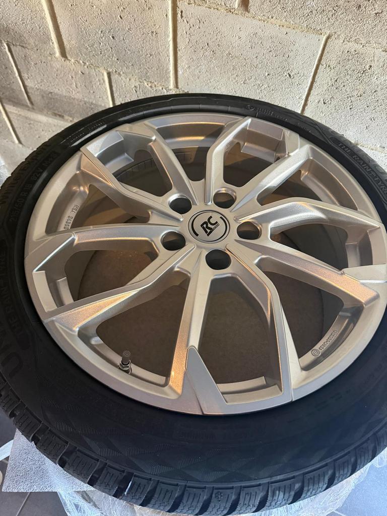Cupra Formentor  jantes RC et pneus hiver neufs, Autos : Pièces & Accessoires, Neuf, Pneus et Jantes, Véhicule de tourisme, 18 pouces