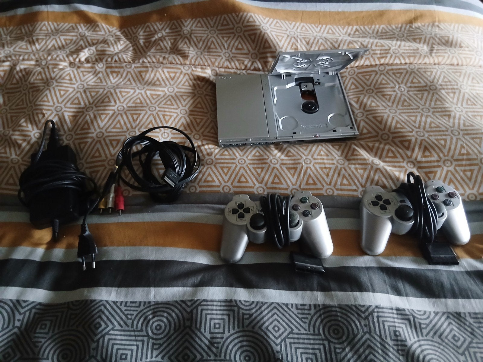 ps2 slim + 2 controlers + 45 games, Games en Spelcomputers, Spelcomputers | Sony PlayStation 2, Met games, Met 2 controllers, Ophalen of Verzenden