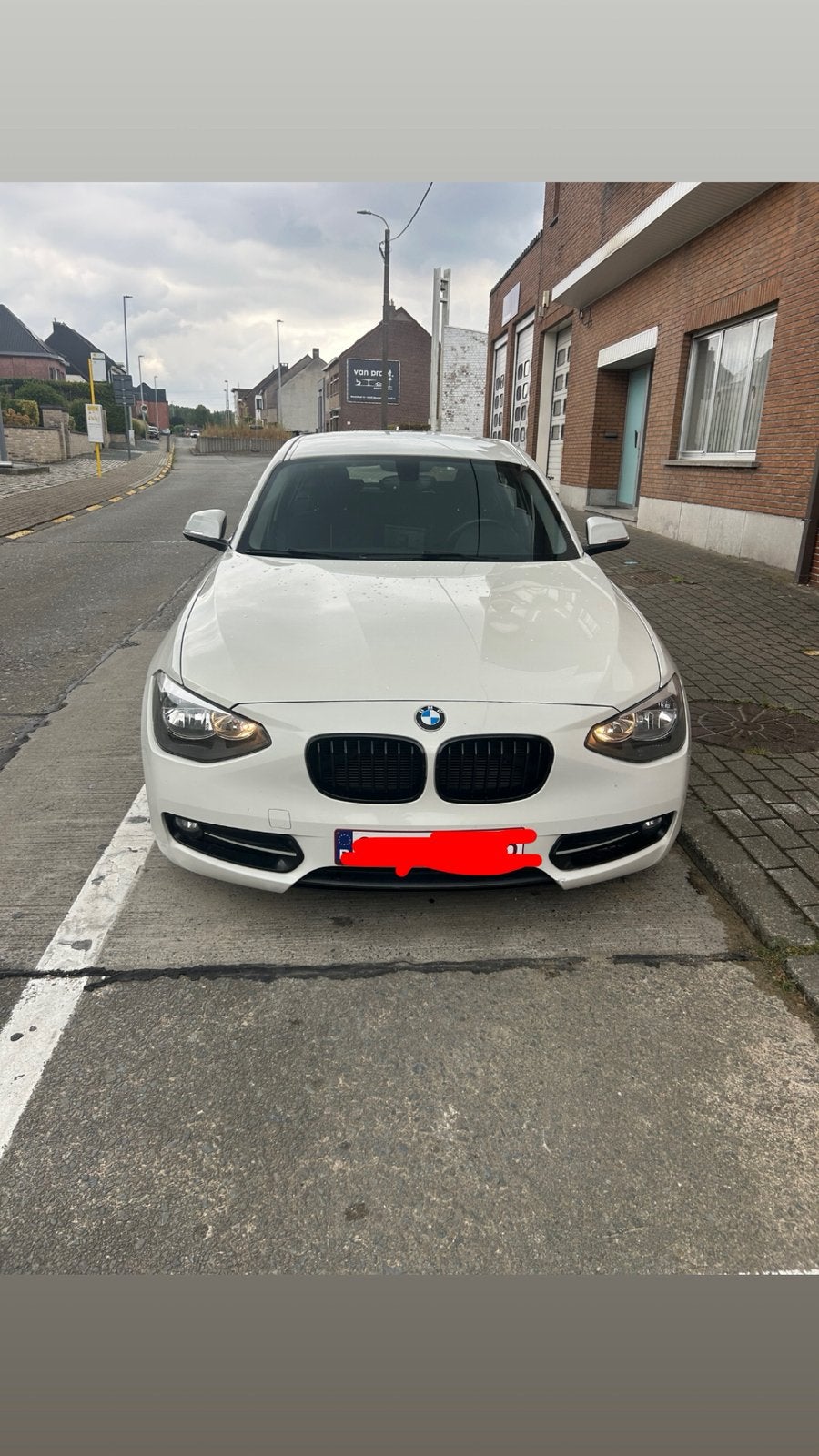 Te koop: BMW 116d met M-Pakket, Auto's, BMW, Euro 5, Zwart, 2 Reeks, Wit