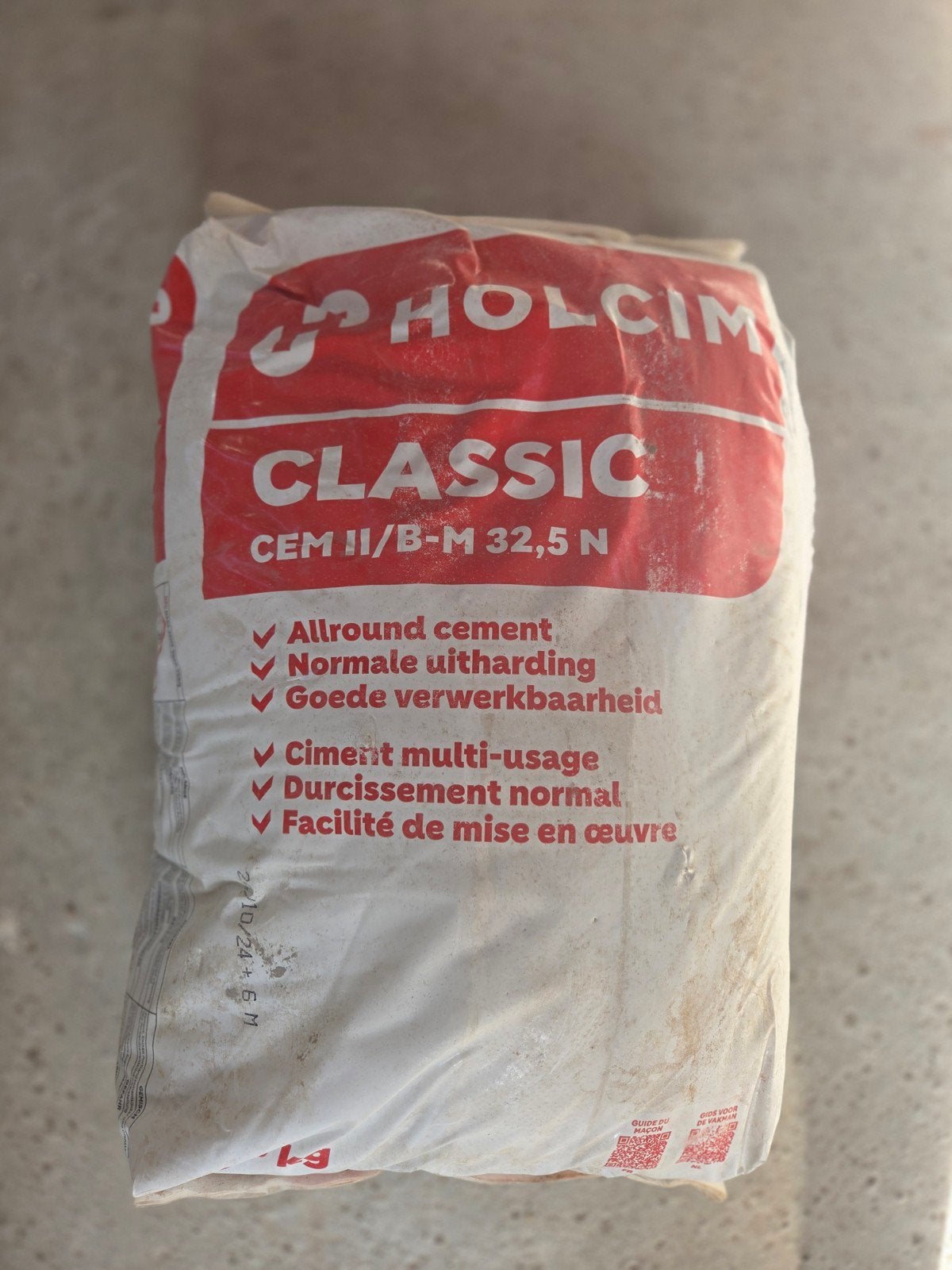 17 stuks Cement Holcim ( 25kg zak), Bricolage & Construction, Briques, Enlèvement, Neuf, Autres types