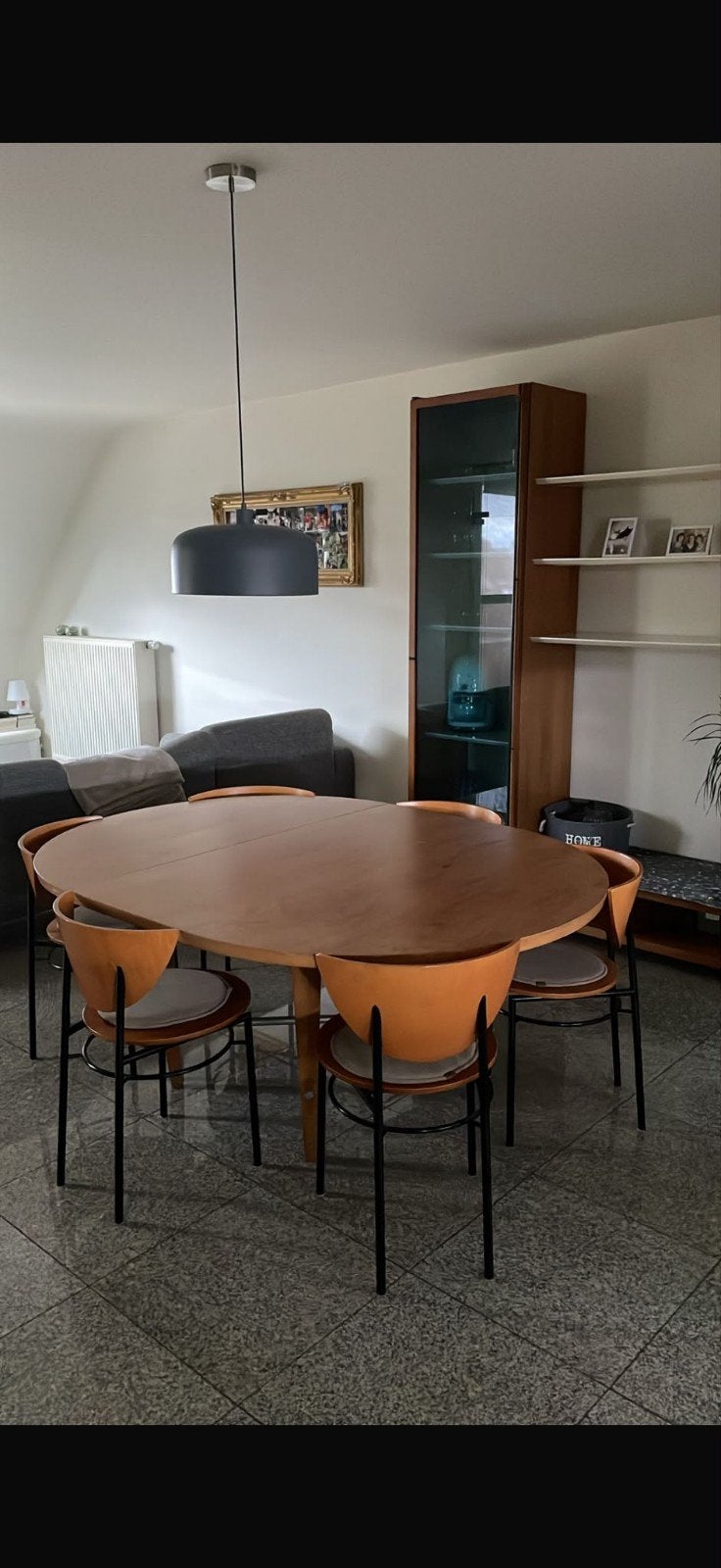 eettafel & vitrinekast te koop, Huis en Inrichting, Ophalen, Ovaal