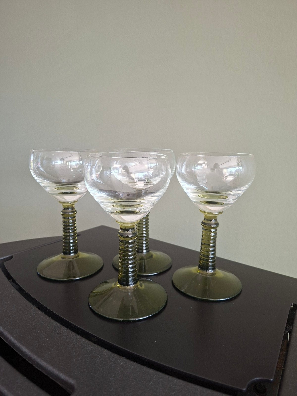 4 verres hauts à vin blanc ROEMER.  Pieds coul vert olive, Collections, Verres & Petits Verres, Enlèvement