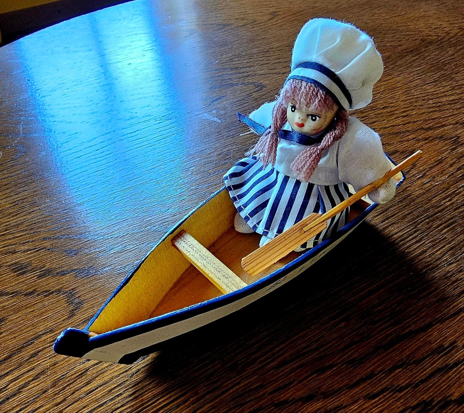 FILLE SUR BARQUE, Enlèvement ou Envoi, Neuf, Humain
