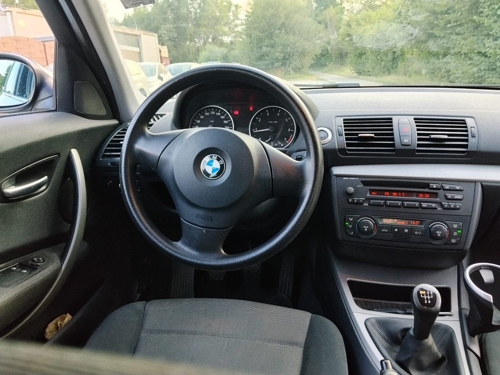 BMW 116 1600cc BENZINE/AIRCO/GEKEURD/12MA GARANTIE, Auto's, 1 Reeks, Bedrijf, Euro 4, Zilver of Grijs