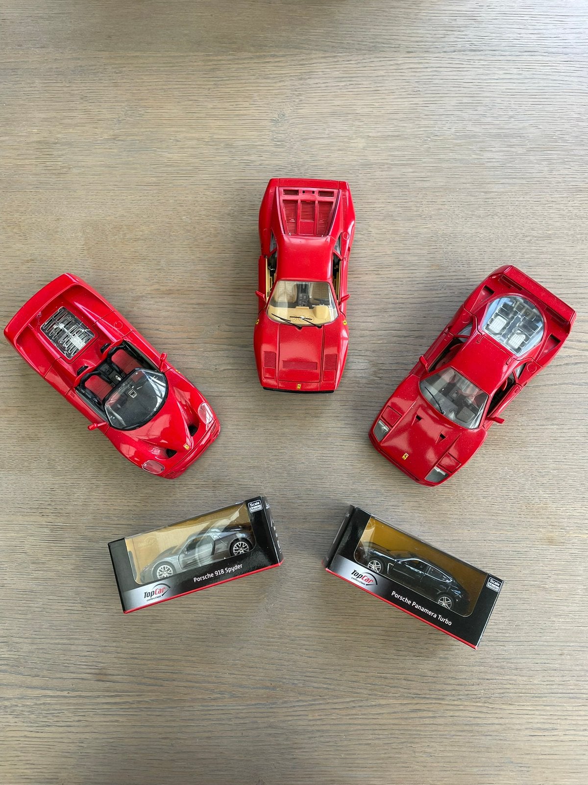 Collectie 5 miniatuurwagens Ferrari & Porsche schaalmodellen, Enlèvement ou Envoi, Comme neuf