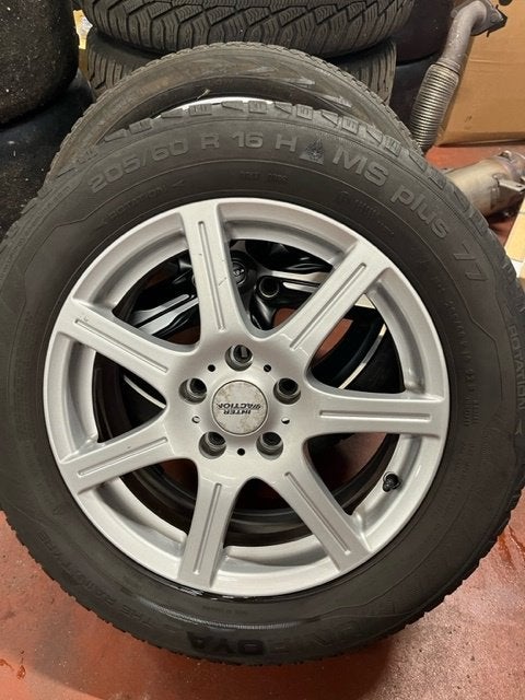 Set van 4 winterbanden met velg - merk UNIROYAL, Auto-onderdelen, Ophalen, Winterbanden