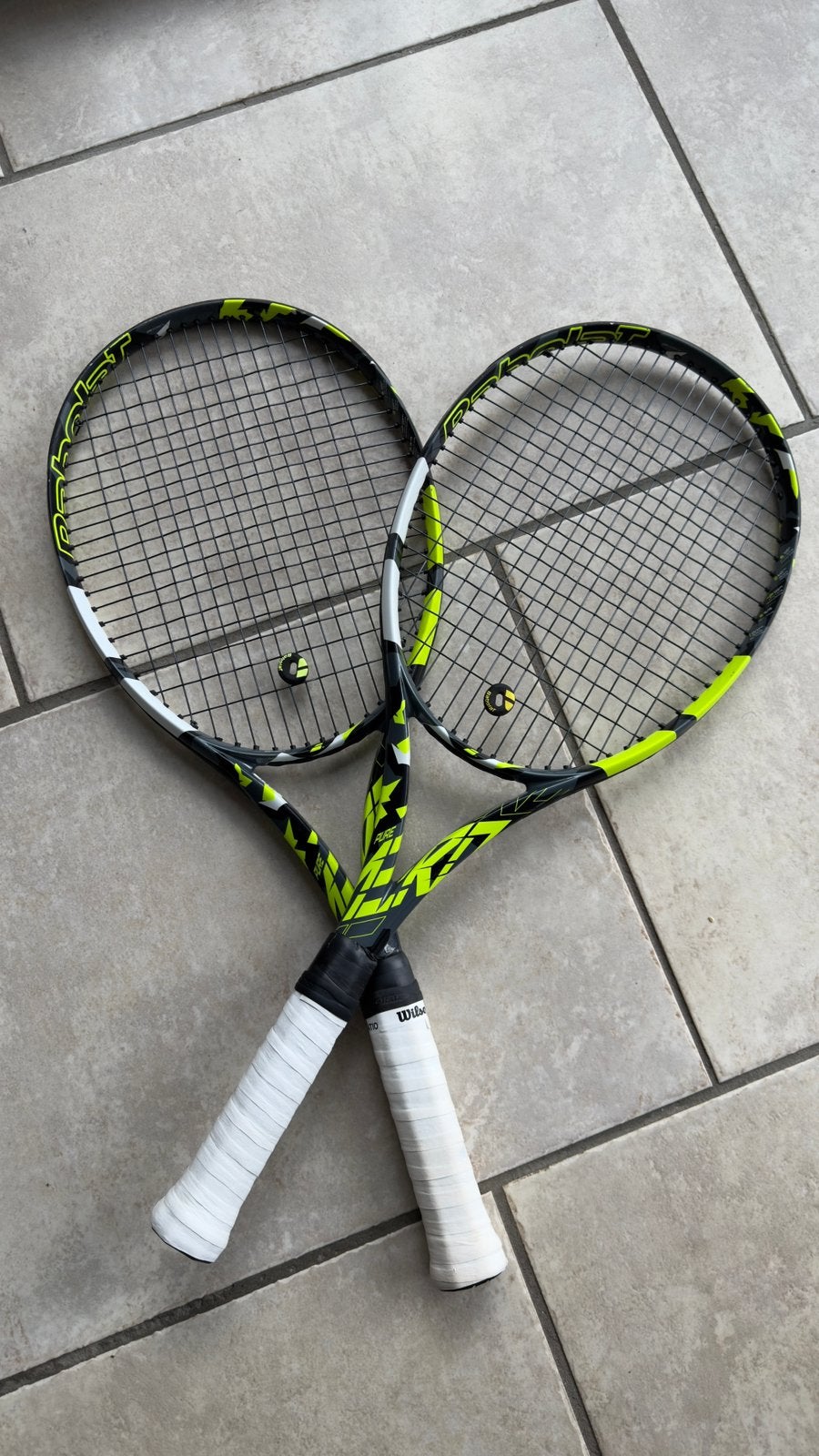 2x Babolat Pure Aero + tas, Sport en Fitness, Tennis, Ophalen, L4, Zo goed als nieuw, Racket