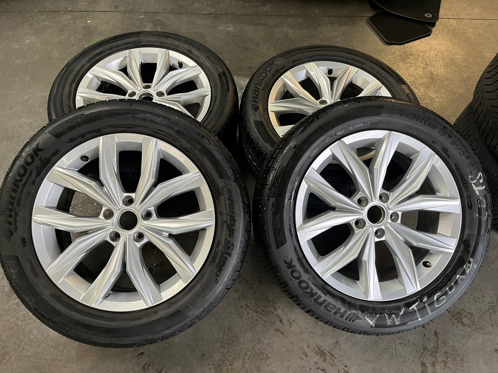 KIT VW TIGUAN ORIGINAL 235/55R18 2018, Autos : Pièces & Accessoires, Pneus & Jantes, Pneus et Jantes, Pneus été, 18 pouces, Enlèvement