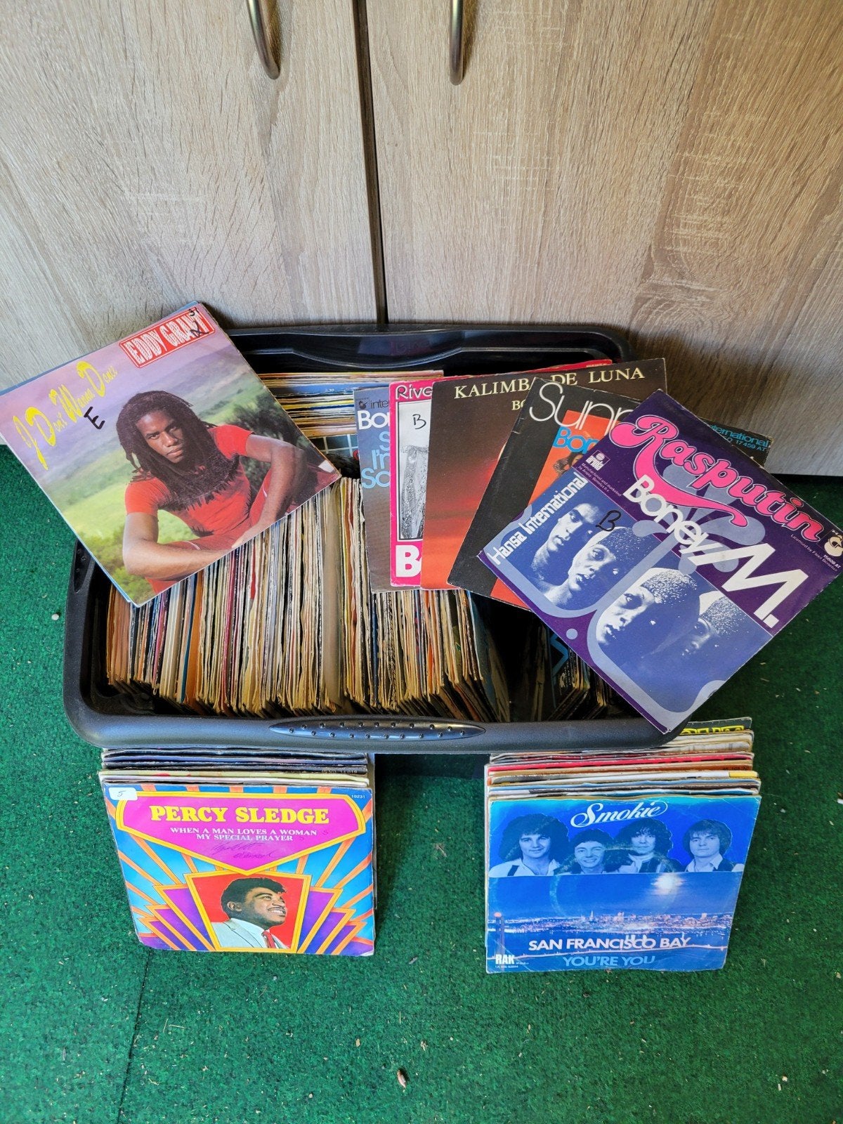 45 tours ( + ou - 200 ), Enlèvement