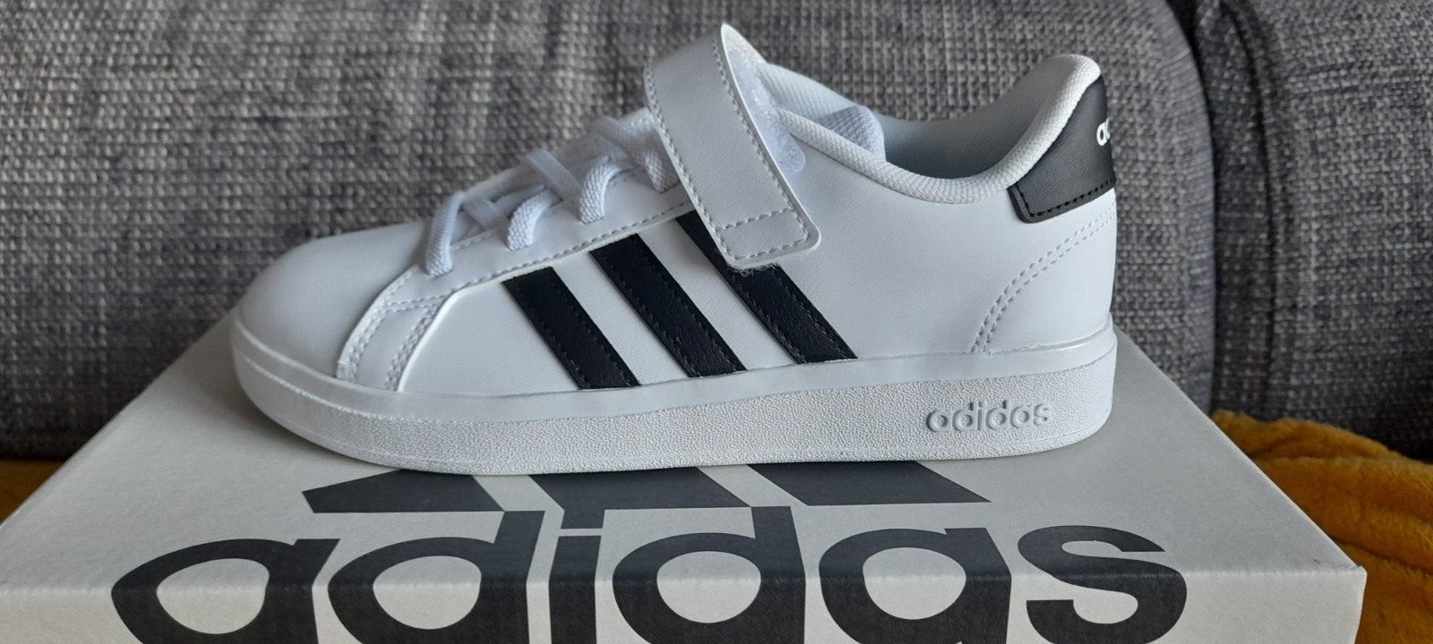 Basket enfant Neuves adidas taille 34, Enlèvement, Neuf