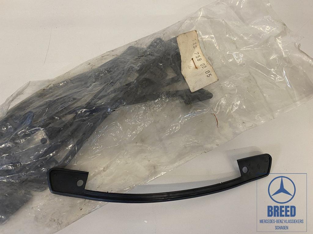 NOS onderlegger kofferdekselgreep Mercedes-Benz W114 W115 /8, Nieuw, Ophalen of Verzenden, -, -