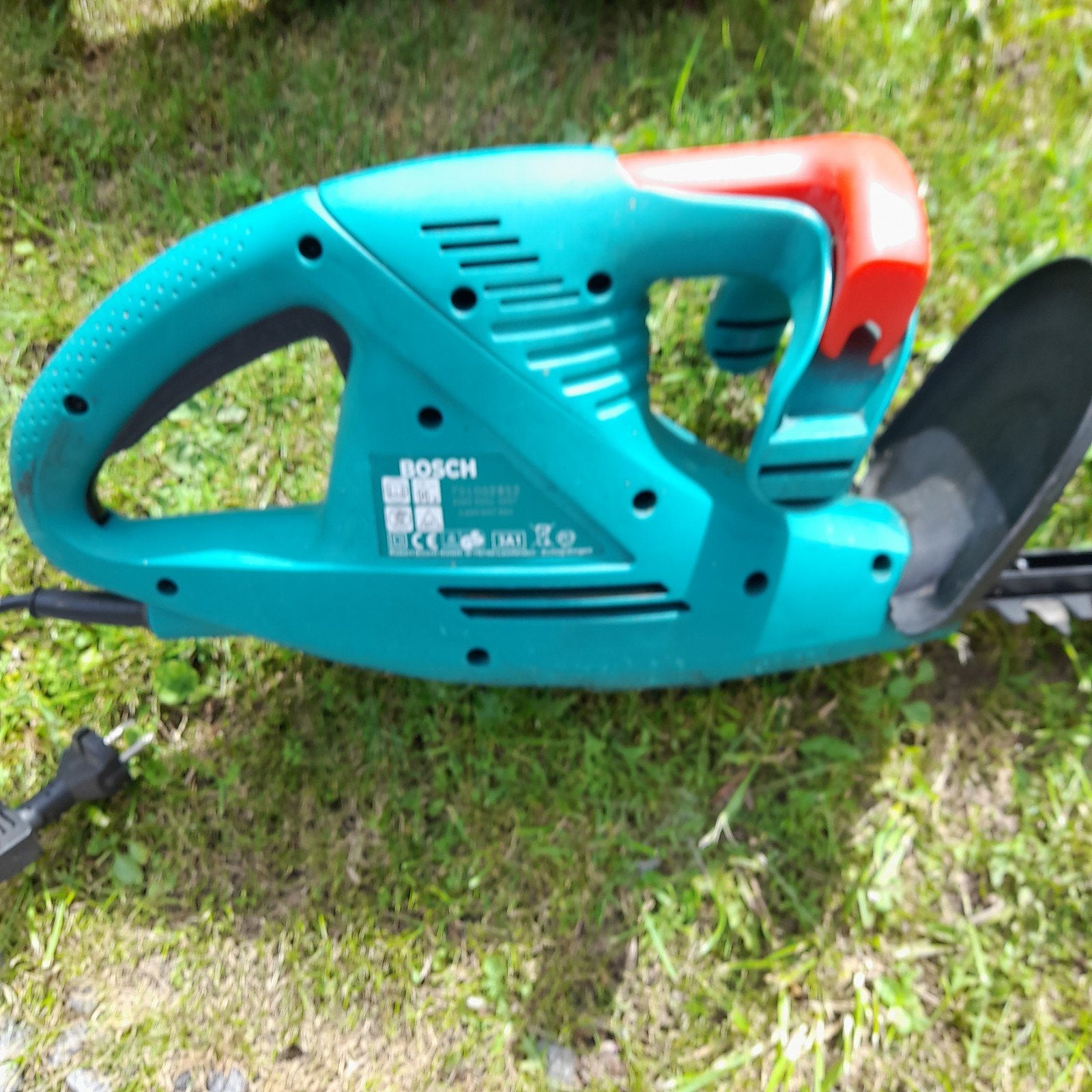 Tailles  haie électriques, Enlèvement, Utilisé, Électrique, Bosch et makita