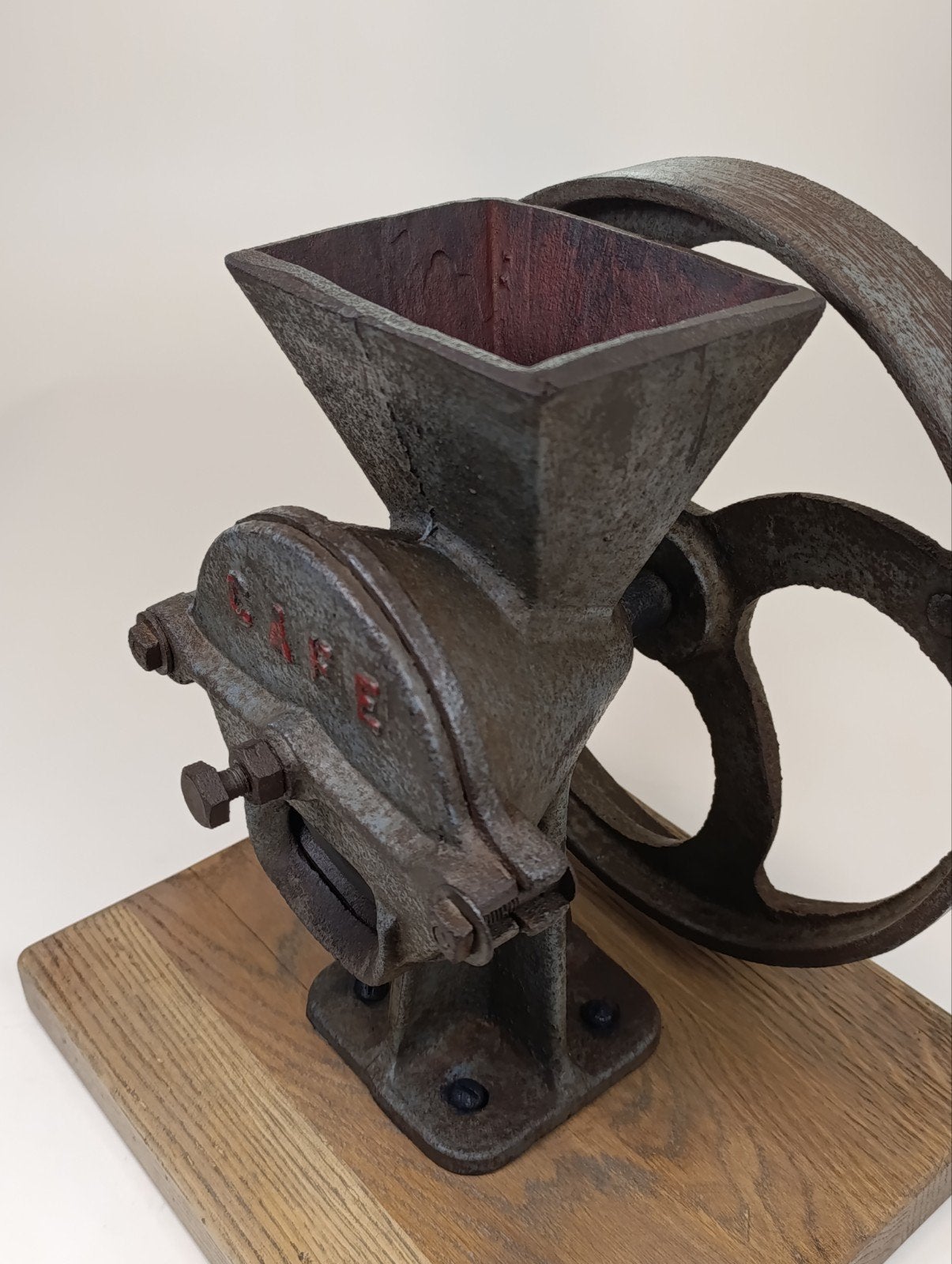 Antieke Franse Gietijzeren Koffiemolen "CAFE" ca. 1920, Antiquités & Art, Patiné, Enlèvement ou Envoi, Brun, Métal