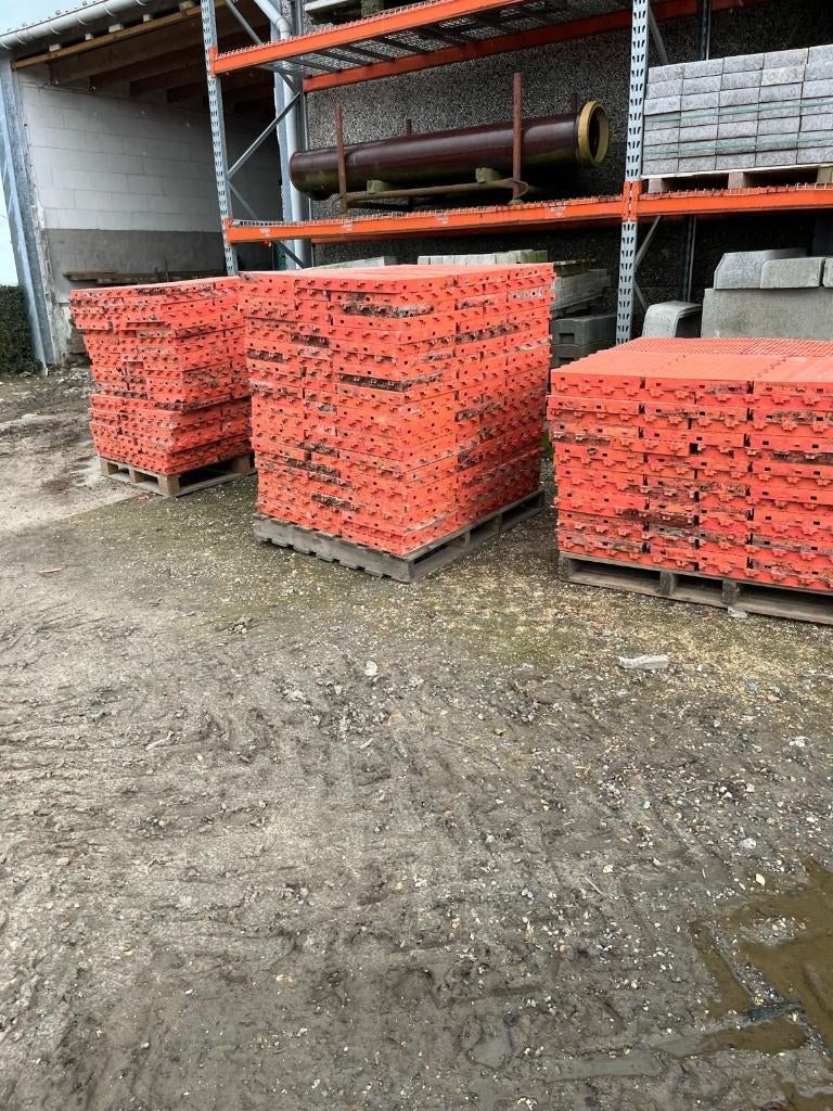 Kunstof biggen roosters, Varken