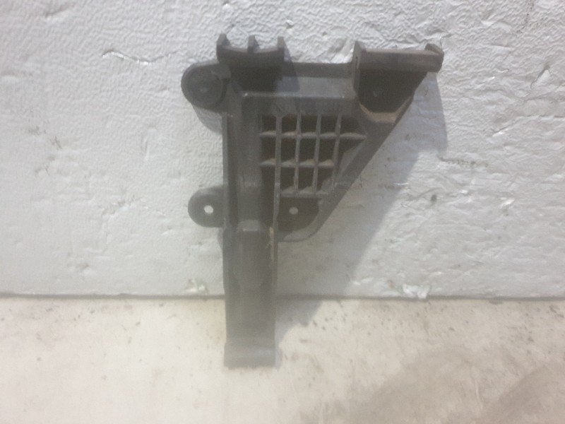 SUPPORT PARE-CHOCS AVANT GAUCHE Audi 80 (B4) (8a0-807-283), Auto-Union-Straße  1,
85057  Ingolstadt, DE, Info@audi.de, Audi, Utilisé