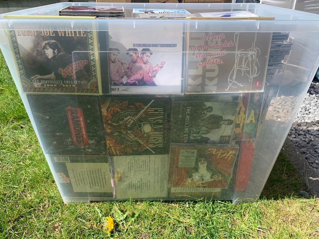 Drie dozen vol cd’s, Cd's en Dvd's, Ophalen, Zo goed als nieuw
