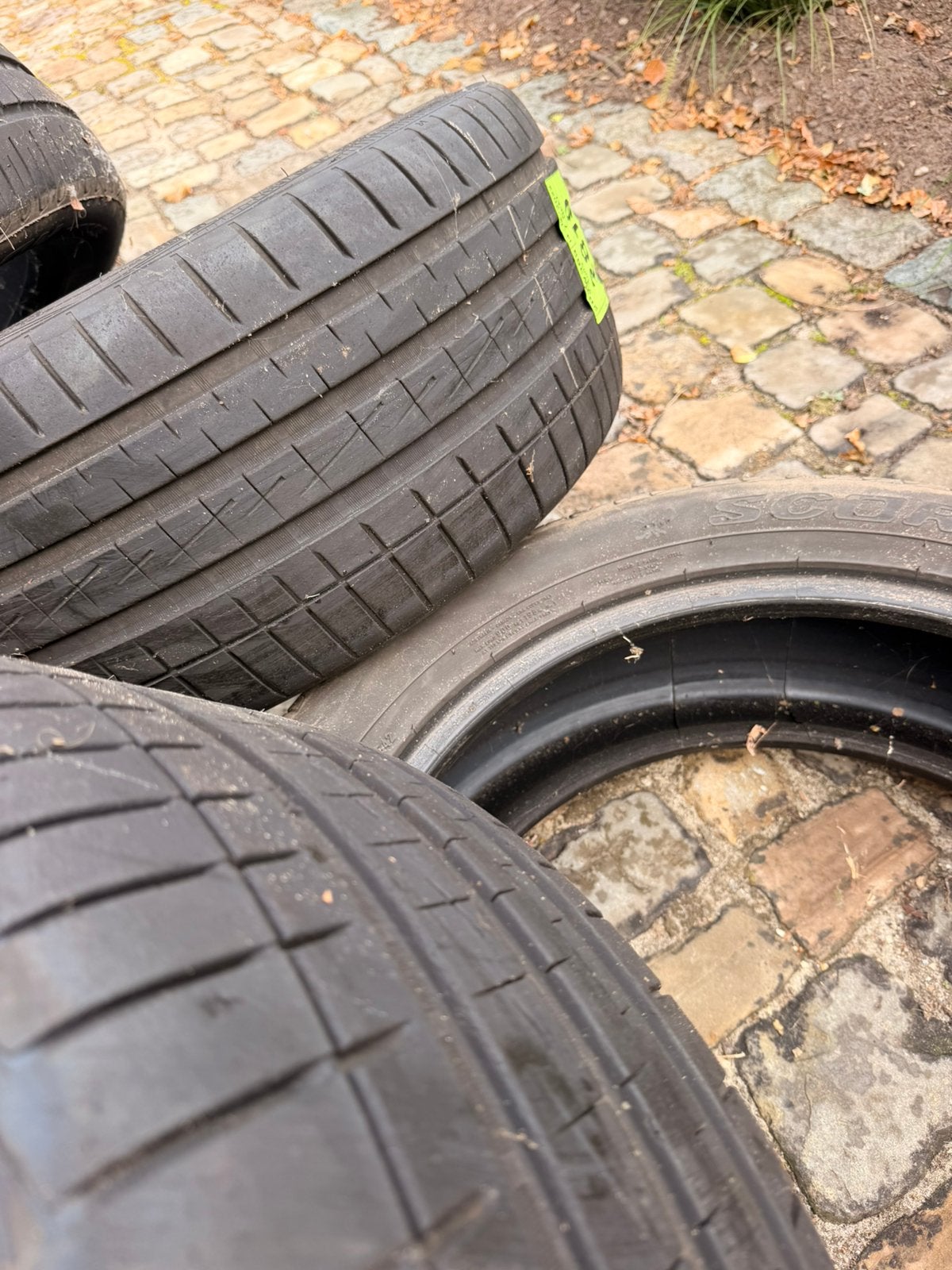 Autobanden Pirelli 4x: 265/45 R20 2x: 245/85 ZR 20, Ophalen, Zo goed als nieuw