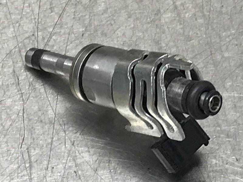INJECTOR BRANDSTOF Toyota RAV4 (A5) (|2325025010|), Auto-onderdelen, Gebruikt, Toyota