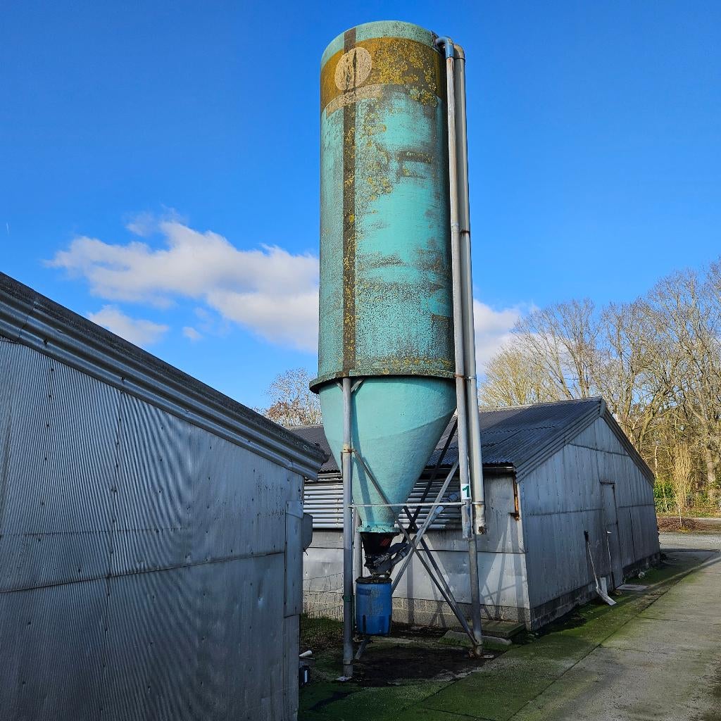 4 gratis voedersilo's van elk 10 ton, Ophalen