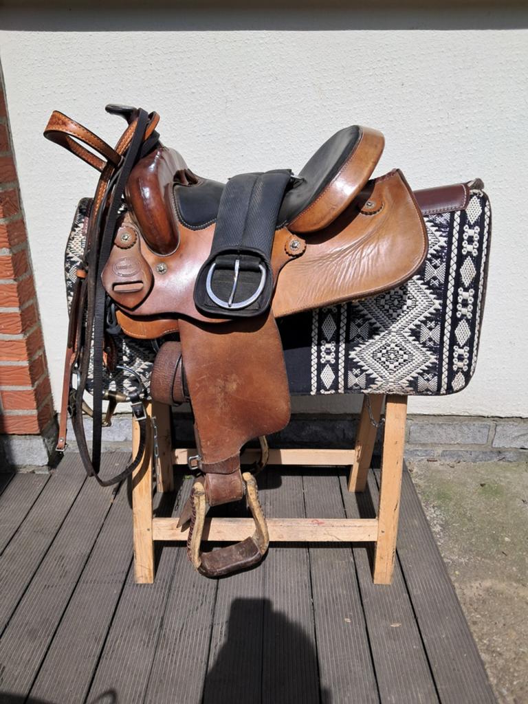 Zadel, riem, mat van het merk 15,5", Dieren en Toebehoren, Ophalen