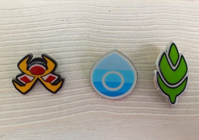 3 pins Pokémon, Collections, Broches, Pins & Badges, Enlèvement, Neuf