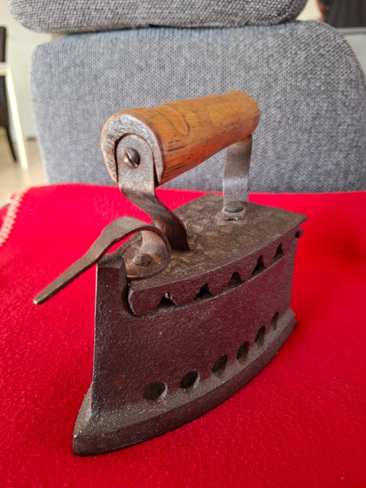 Ancien fer a repasser a charbon, Ophalen
