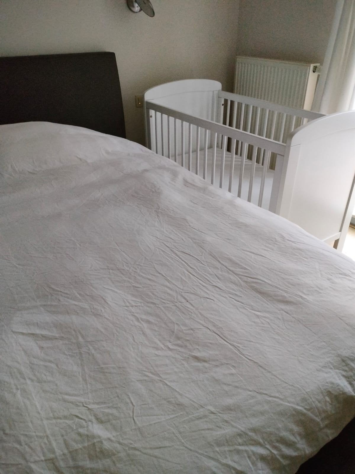 kinderbedje wit zeer goede staat, Huis en Inrichting, Ophalen, 70 cm of minder, Wit, Zo goed als nieuw