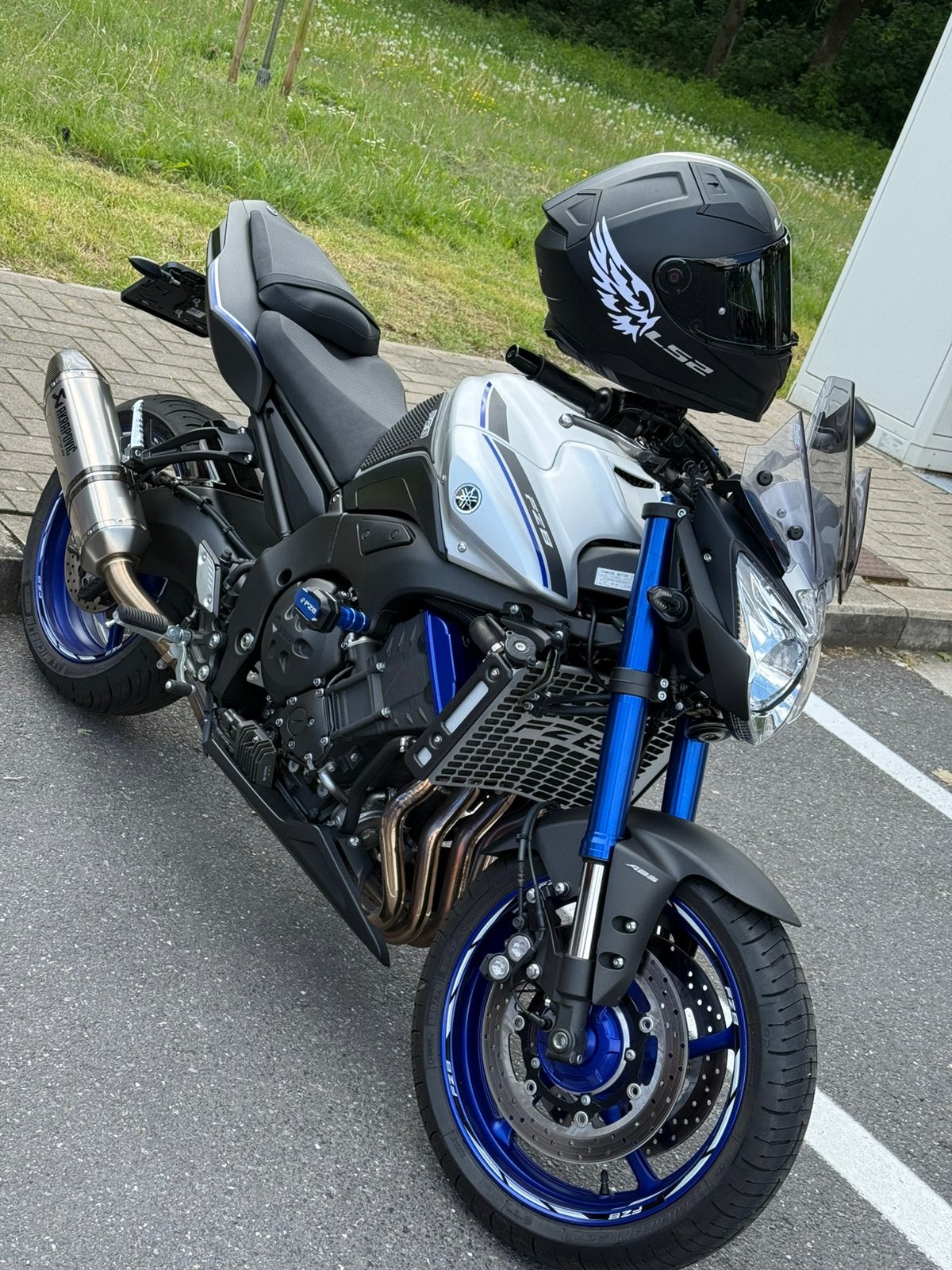 Yamaha FZ8, Bedrijf, Naked bike