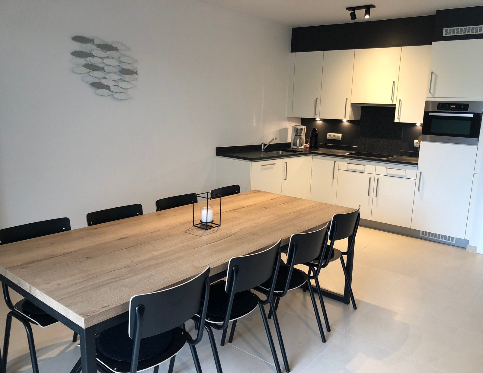 Vakantie appartement 50m van zeedijk,  met tuin, in Oostende