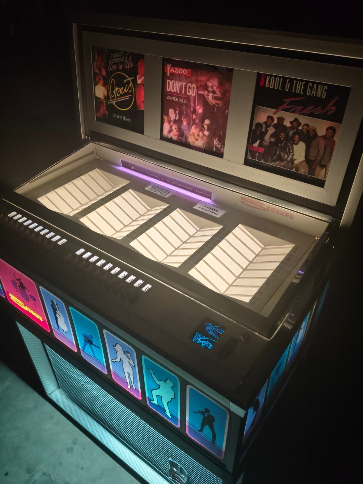 JUKEBOX SEEBURG 1967, Enlèvement, Seeburg