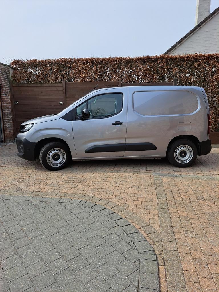 Opel combo.Lichte vracht.
1.2 turbobenz. 9150km, Voorwielaandrijving, Stof, 1199 cc, Particulier