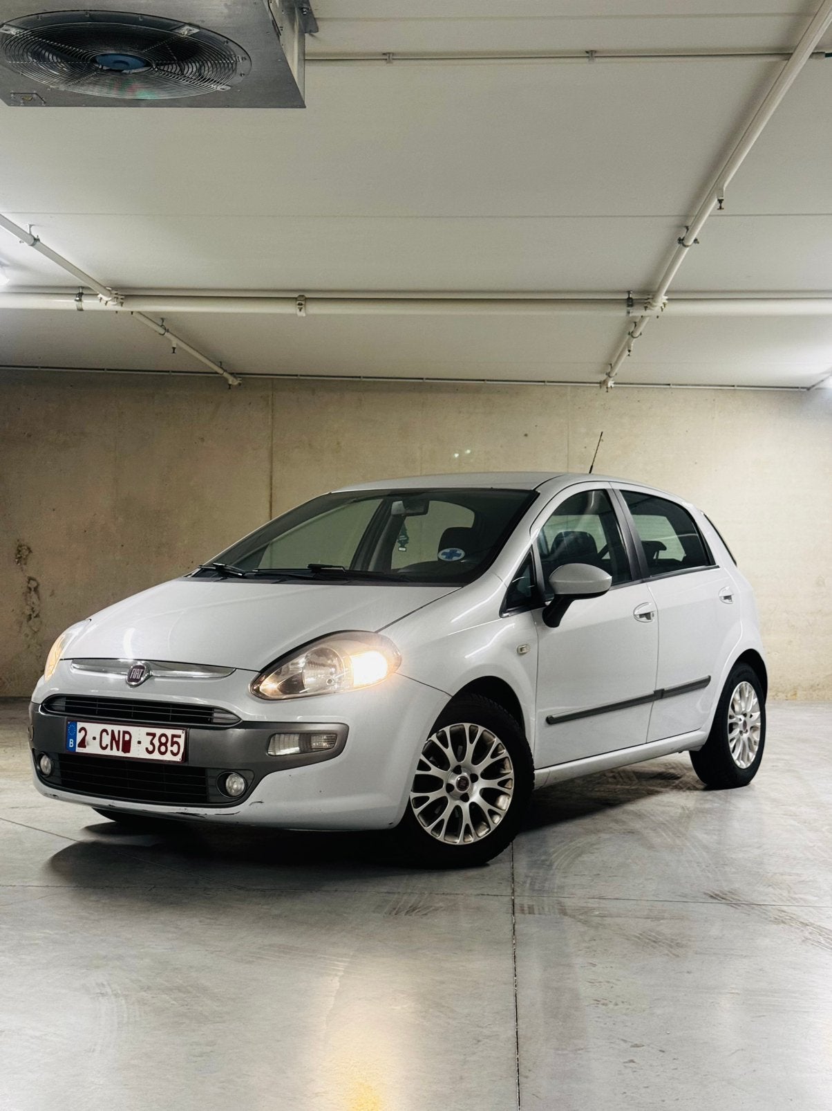 Fiat Punto 2010 Diesel, Auto's, Verwarmde buitenspiegels, Zwart, 1249 cc, 5 deurs