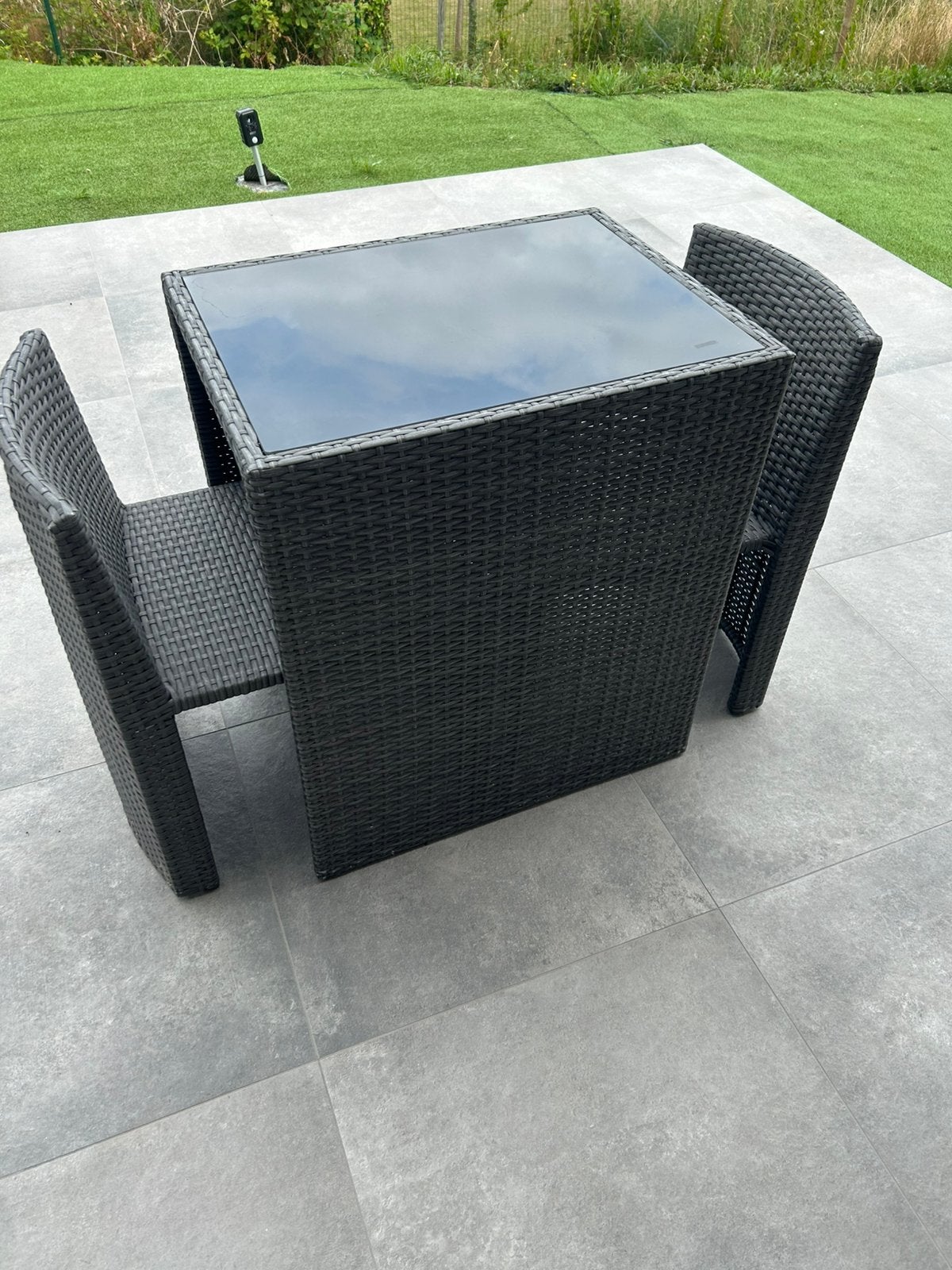 Tuintafeltje rotan bovenblad glas en 2 stoelen, Ophalen, Gebruikt