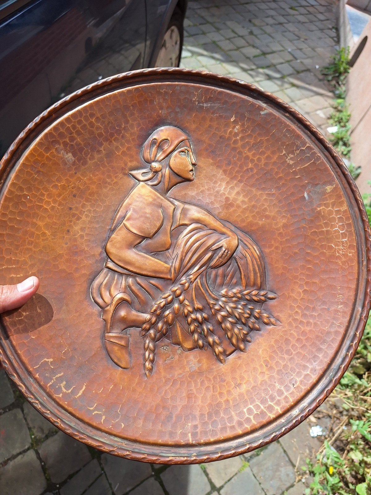 Grote vintage Belgische koperen presentatieschotel, in relië, Ophalen of Verzenden, Koper