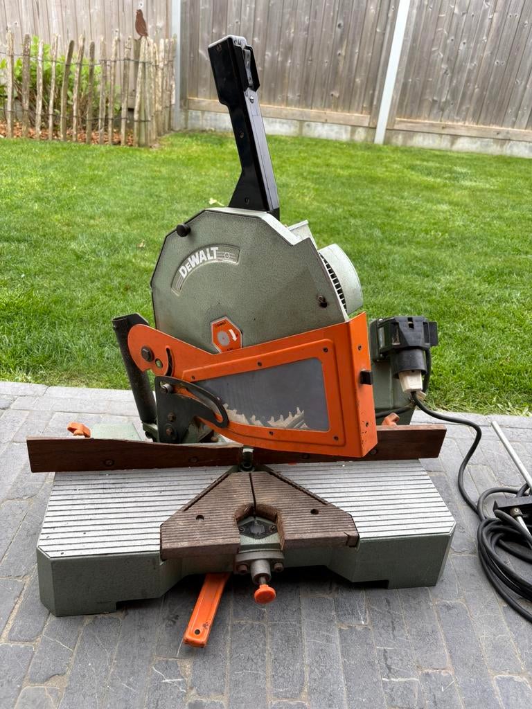 Verstekzaag dewalt, Enlèvement, Comme neuf