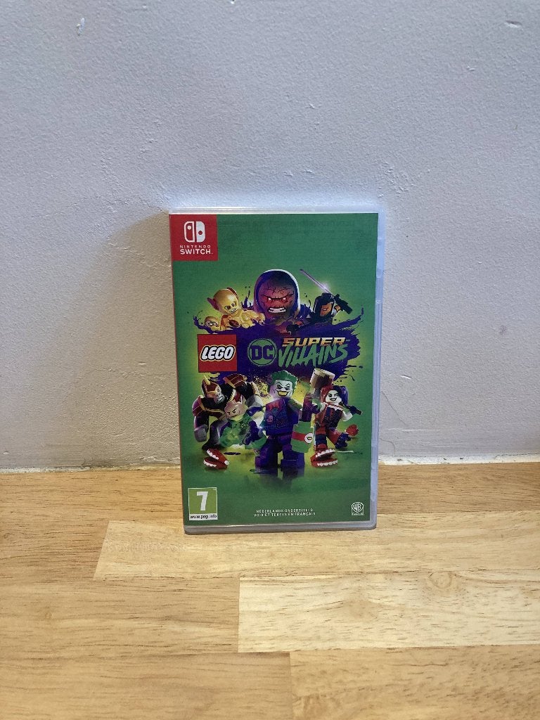 DC Super Villains sur Nintendo Switch, 2 joueurs, À partir de 7 ans, Aventure et Action, Comme neuf