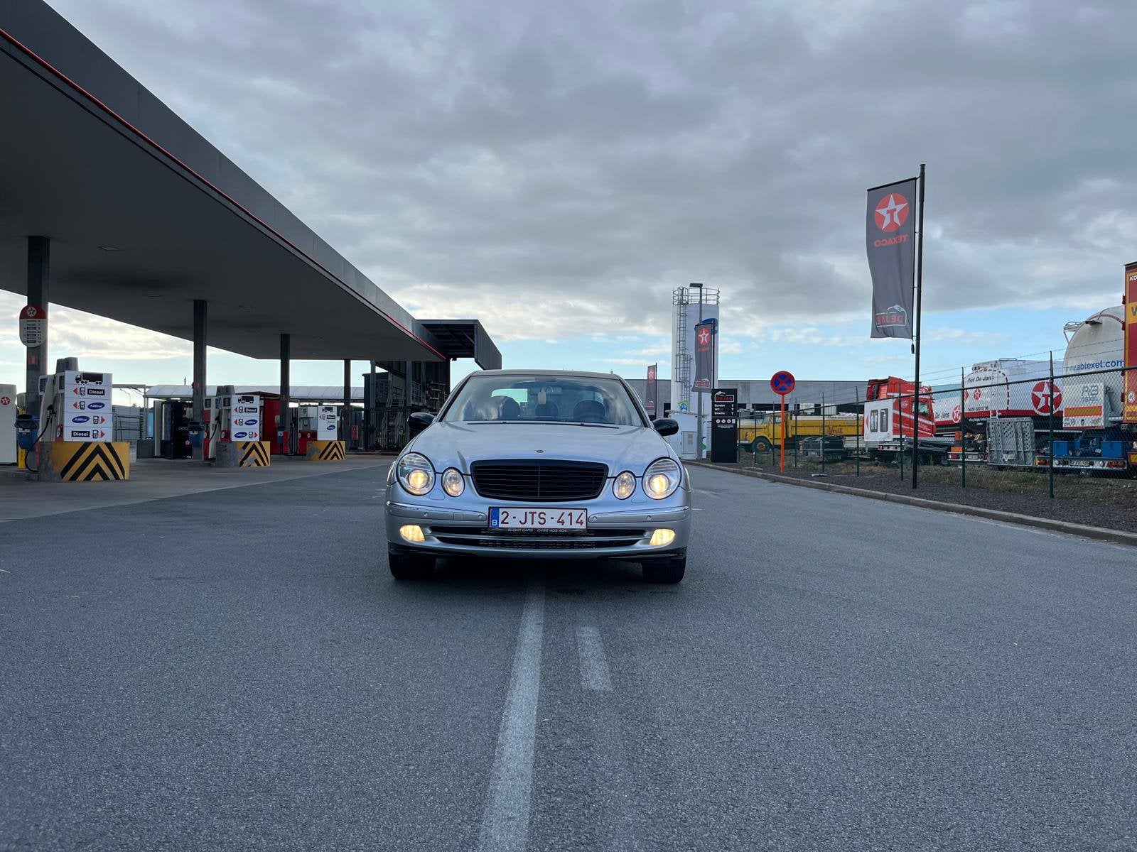 Mercedes E200 CDI automatique, Autos, Mercedes-Benz, Cuir, Argent ou Gris, Achat, 4 portes