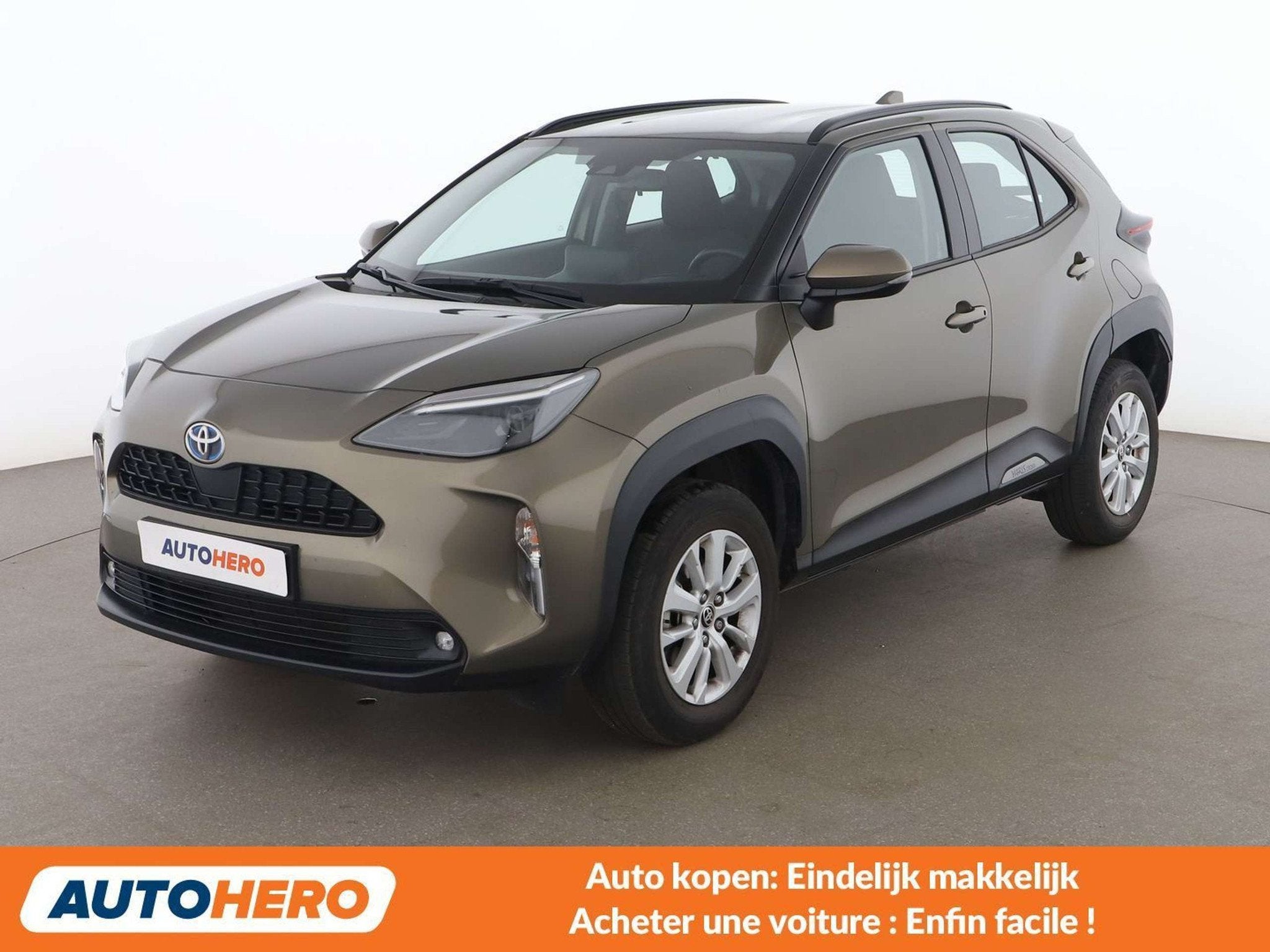 Toyota Yaris Cross 1.5 Hybrid Style (bj 2023, automaat), Auto's, Toyota, Stof, Gebruikt, 1200 kg, Bruin