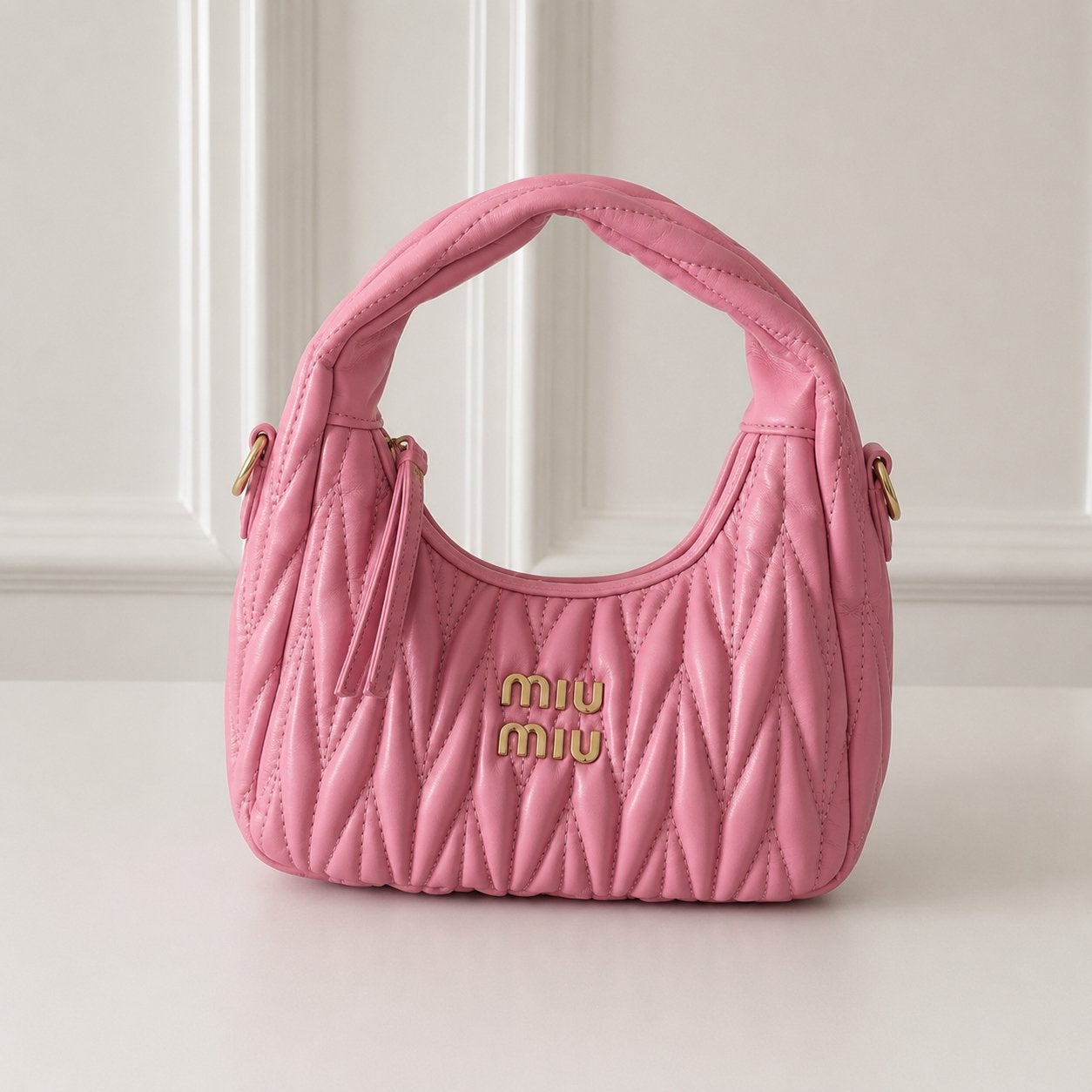 Miu miu handtas, Handtassen en Accessoires, Tassen | Damestassen, Ophalen of Verzenden, Zo goed als nieuw, Wit, Handtas