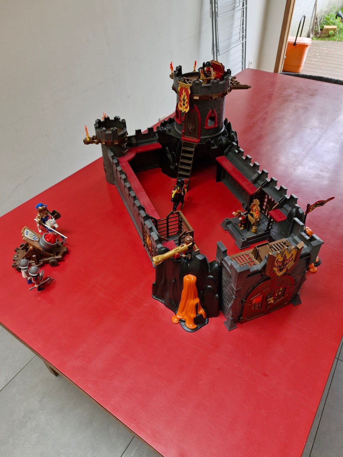 Chateau fort de feu playmobil, Enlèvement